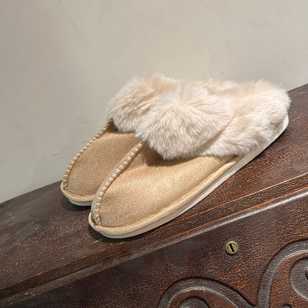 Cozy Women's Slippers with Faux Fur Lining - Tan